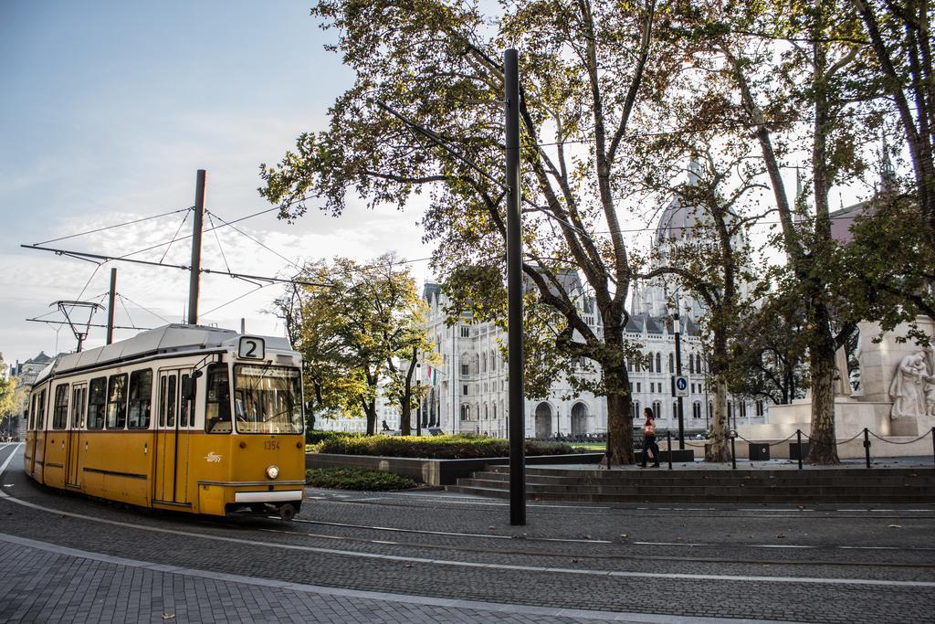 Home At Parliament Budapest Luaran gambar