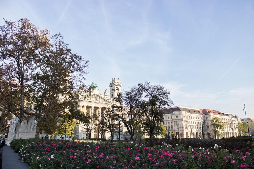 Home At Parliament Budapest Luaran gambar